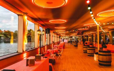 Les restaurants péniches : découvrez le dîner croisière du Diamant Bleu