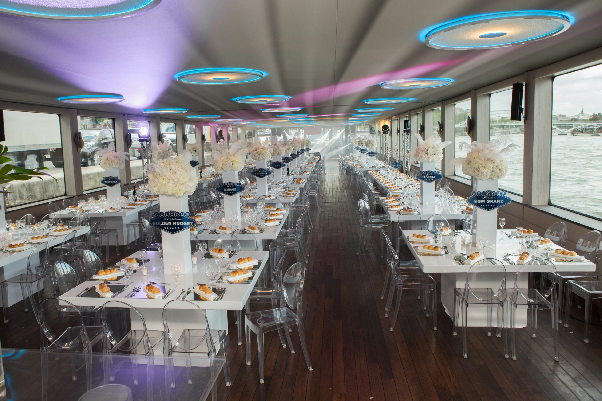 Salo panoramique repas bateau mouche paris