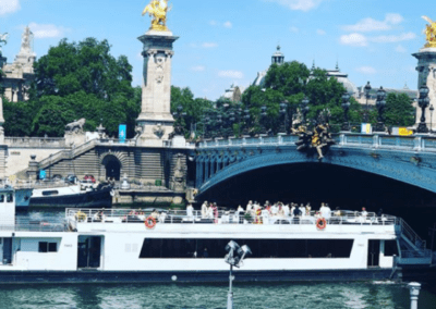 bateau mouche tour eiffel
