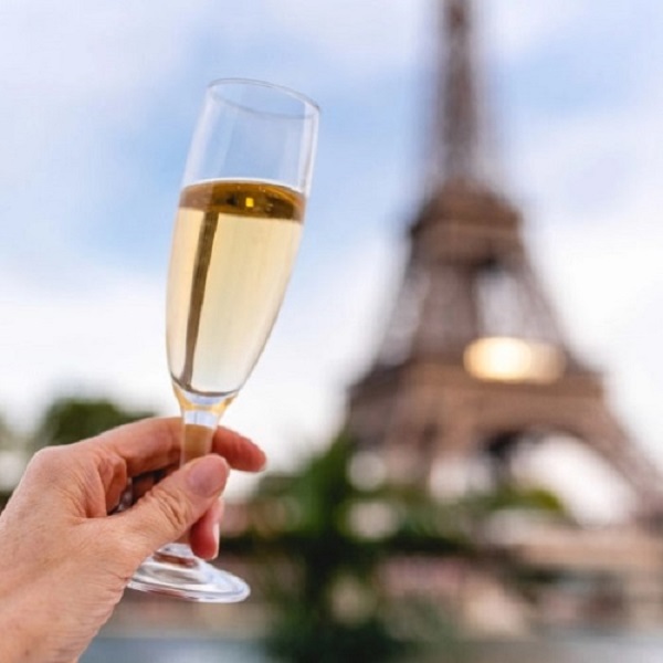 Festif et marin : un cocktail-croisière parisien