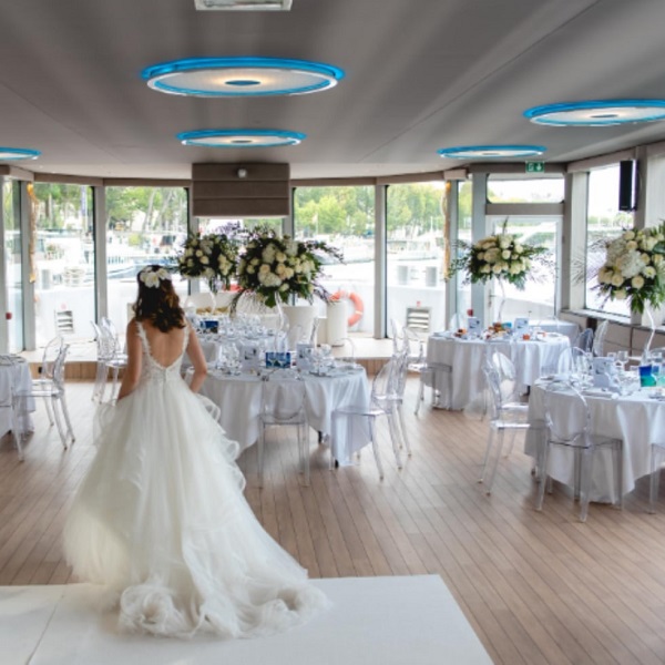 Pour votre mariage, offrez à vos invités un repas en péniche sur la Seine