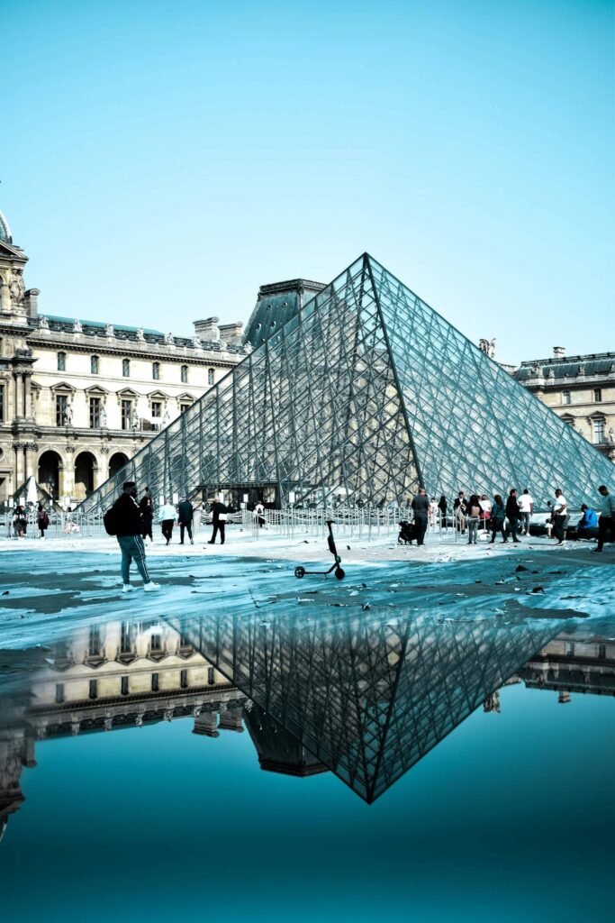 le louvre en juin